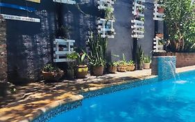 COMPLEJO CON PILETA Elegir entre 1 casa, 1 monoambiente o 1 habitacion